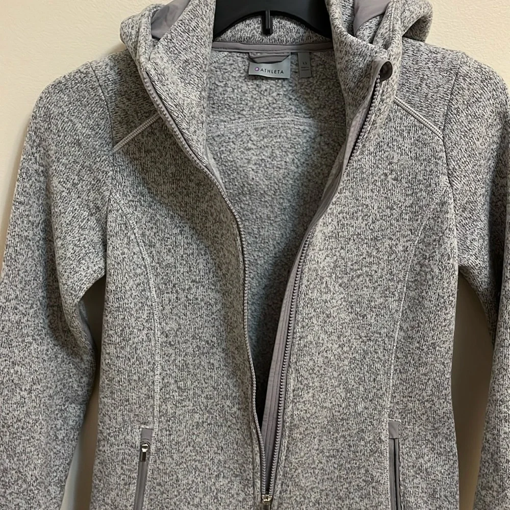 Athleta hoodie jacket sweater woman’s size XS gray full zip warmth athleisure